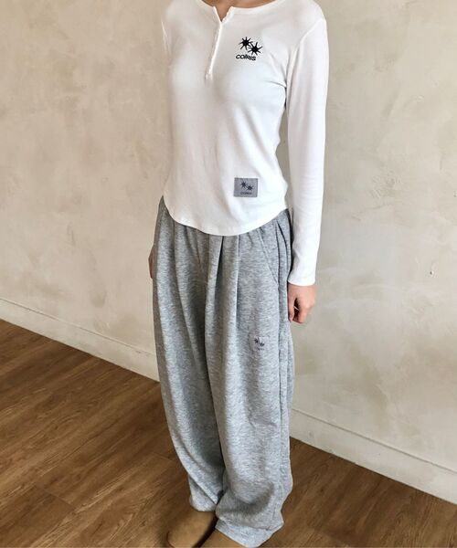 COIRIS(コイリス)の「カナ アンバランスボタン 長袖Tシャツ (3カラー)(Tシャツ/カットソー・レディース・ホワイト/ブラック/グレー系・FREE)」の20枚目の写真
