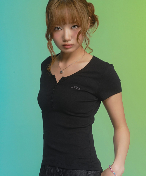 ASON(アズオン)の「EVER BUTTON TEE / BLACK(Tシャツ/カットソー・レディース・その他・FREE)」の9枚目の写真
