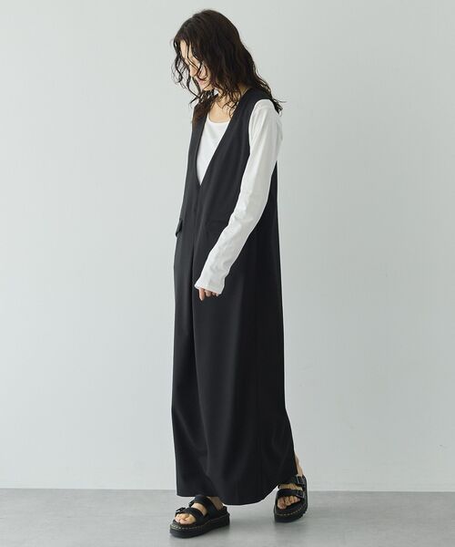 GARAGE OF GOOD CLOTHING(ガレージオブグッドクロージング)の「ムジ深Vネックタックジャンパースカート(ジャンパースカート・レディース・ブラック・36/38)」の4枚目の写真