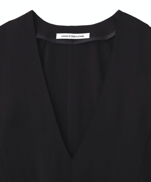 GARAGE OF GOOD CLOTHING(ガレージオブグッドクロージング)の「ムジ深Vネックタックジャンパースカート(ジャンパースカート・レディース・ブラック・36/38)」の22枚目の写真