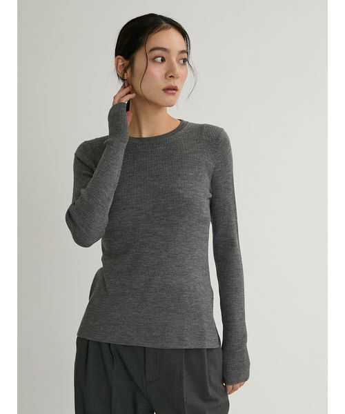 Mila Owen(ミラオーウェン)の「指サッククルーネックニット(ニット/セーター・レディース・ブラック/グレー/ボルドー/イエロー/アイボリー/ホワイト/ブラウン・1/0)」の13枚目の写真