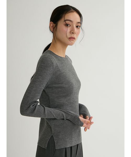 Mila Owen(ミラオーウェン)の「指サッククルーネックニット(ニット/セーター・レディース・ブラック/グレー/ボルドー/イエロー/アイボリー/ホワイト/ブラウン・1/0)」の14枚目の写真