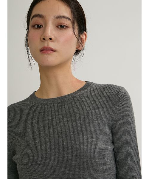 Mila Owen(ミラオーウェン)の「指サッククルーネックニット(ニット/セーター・レディース・ブラック/グレー/ボルドー/イエロー/アイボリー/ホワイト/ブラウン・1/0)」の16枚目の写真