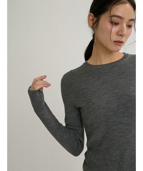 Mila Owen(ミラオーウェン)の「指サッククルーネックニット(ニット/セーター・レディース・ブラック/グレー/ボルドー/イエロー/アイボリー/ホワイト/ブラウン・1/0)」の17枚目の写真