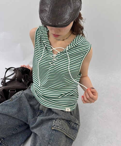 w closet（ダブルクローゼット）の「ボーダーノースリフーディー（その他トップス・レディース・オフホワイト/ネイビー/グリーン・FREE）」の3枚目の写真