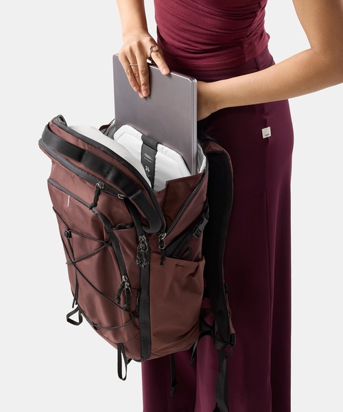 Matador(マタドール)の「Matador/マタドール 24L Adventure Pack/24L アドベンチャーパック(バックパック/リュック・メンズ・ワインレッド/ブラック/ダークグリーン・FREE)」の4枚目の写真