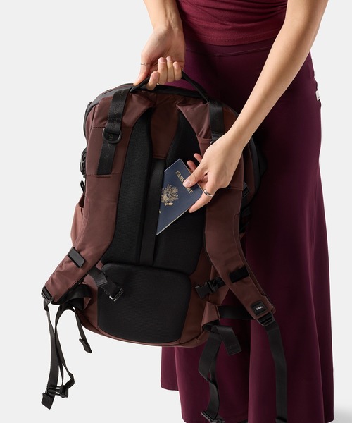 Matador(マタドール)の「Matador/マタドール 24L Adventure Pack/24L アドベンチャーパック(バックパック/リュック・メンズ・ワインレッド/ブラック/ダークグリーン・FREE)」の5枚目の写真