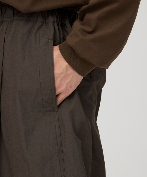 Snow Peak(スノーピーク)の「Snow Peak / Wool Nylon Taffeta Trousers ウールナイロンタフタ トラウザーズ(その他パンツ・メンズ・ブラック/ダークブラウン・L/XL/S/M)」の10枚目の写真