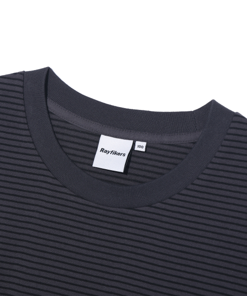 RAYFIKERS(レイフィカース)の「ストライプスモール刺繍クロップショートスリーブ MQ2TU277_CHARCOAL(Tシャツ/カットソー・メンズ・その他・100/95)」の3枚目の写真