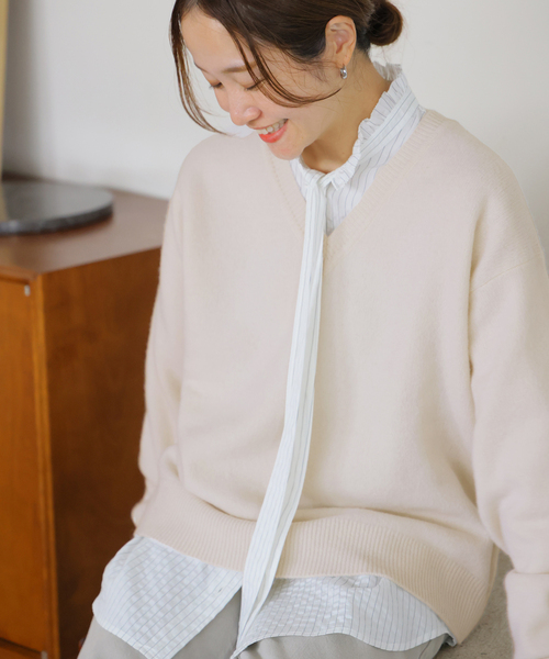 JOURNAL STANDARD(ジャーナルスタンダード)の「MUSIC Vネックプルオーバー(ニット/セーター・レディース・ブラウン/ホワイト/ピンク系その他・FREE)」の2枚目の写真