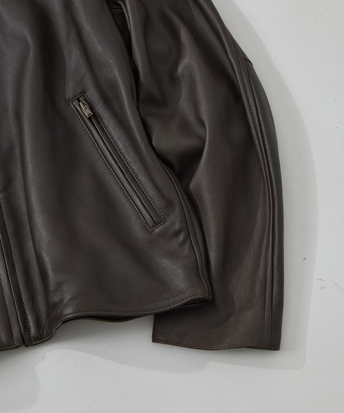 YLEVE(イレーヴ)の「【YLEVE/イレーヴ】SHEEP AVIATOR LEATHER JACKET(ブルゾン・メンズ・ダークブラウン・4)」の3枚目の写真