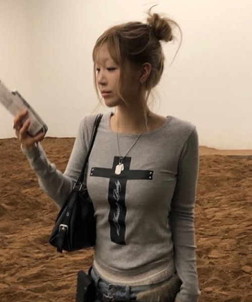 IZROOM(イズルーム)の「ムートン クロス スリムフィット ロングスリーブ (グレー)(Tシャツ/カットソー・レディース・その他・FREE)」の3枚目の写真