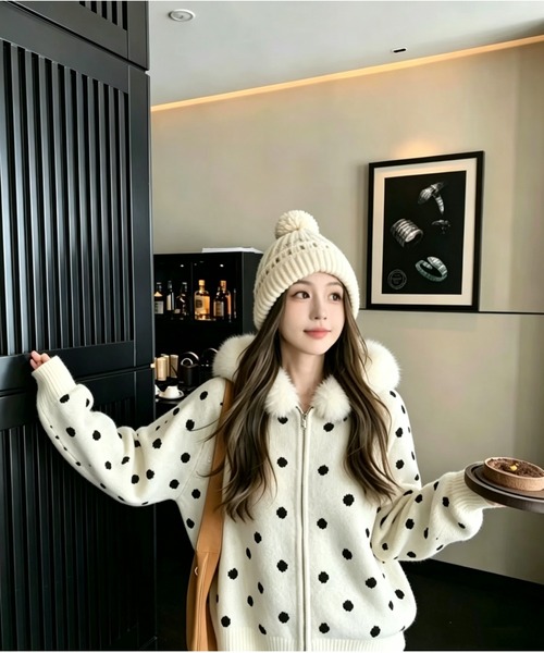 Ritzy(リッツィー)の「トッド柄水玉ファーフードジップニットカーディガン(カーディガン/ボレロ・レディース・グレー/ネイビー/ホワイト・FREE)」の1枚目の写真