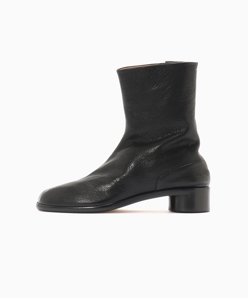 Maison Margiela(メゾンマルジェラ)の「MAISON MARGIELA(メゾン マルジェラ) TABI ANKLE BOOTS H30(その他シューズ・メンズ・ブラック・42/41)」の1枚目の写真