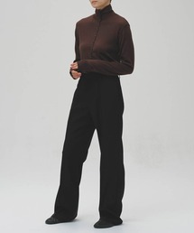 FIGURE（フィギュア）の「Pintuck Straight Trousers 12620708（その他パンツ）」