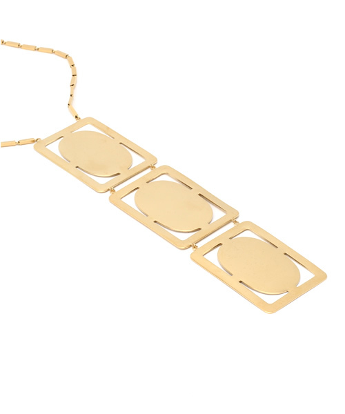 FIGARO Paris（フィガロパリ）の「MAISON VIOLETTE プレートミ3ツネックレス（ネックレス・レディース・ゴールド・FREE）」の2枚目の写真