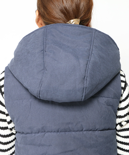 VENCEEXCHANGE（ヴァンスエクスチェンジ）の「Eピーチ中綿ベスト（ブルゾン・レディース・ネイビー/ブラック・LARGE/MEDIUM）」の8枚目の写真