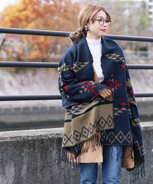 reca（レカ）の「オルテガ柄リバーシブルストール（ストール/ショール・レディース・レッド/ブラック/ネイビー/グレー・FREE）」の13枚目の写真