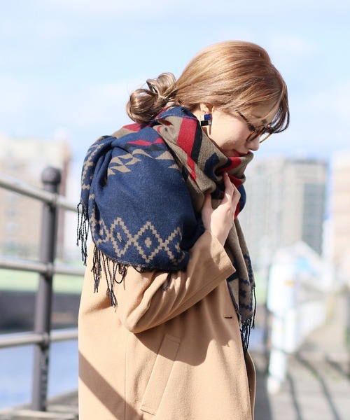 reca（レカ）の「オルテガ柄リバーシブルストール（ストール/ショール・レディース・レッド/ブラック/ネイビー/グレー・FREE）」の11枚目の写真