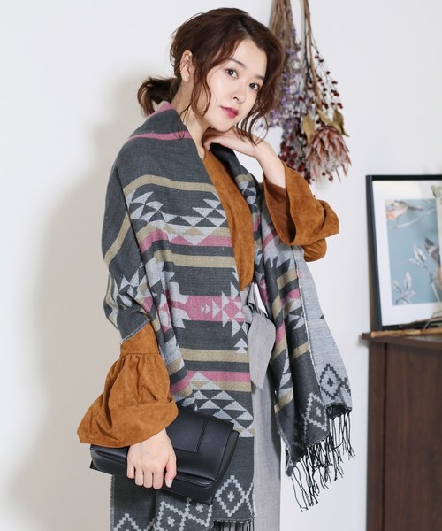 reca（レカ）の「オルテガ柄リバーシブルストール（ストール/ショール・レディース・レッド/ブラック/ネイビー/グレー・FREE）」の10枚目の写真