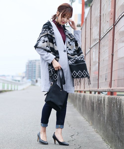 reca（レカ）の「オルテガ柄リバーシブルストール（ストール/ショール・レディース・レッド/ブラック/ネイビー/グレー・FREE）」の9枚目の写真