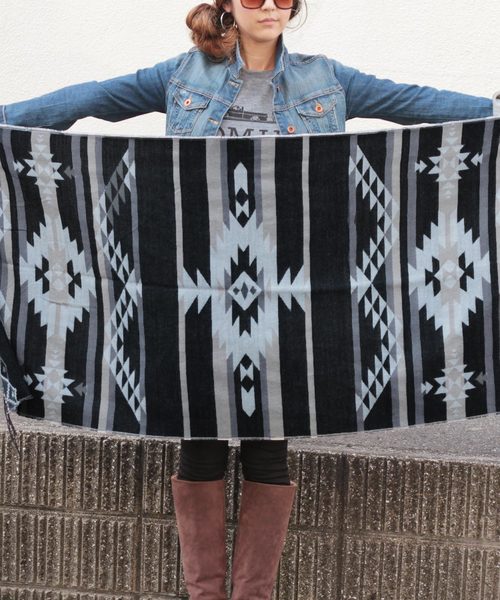 reca（レカ）の「オルテガ柄リバーシブルストール（ストール/ショール・レディース・レッド/ブラック/ネイビー/グレー・FREE）」の21枚目の写真