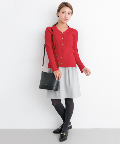 URBAN RESEARCH(アーバンリサーチ)の「UR リブVネックカーディガン(カーディガン/ボレロ・レディース・レッド/ネイビー/アイボリー・FREE)」の11枚目の写真