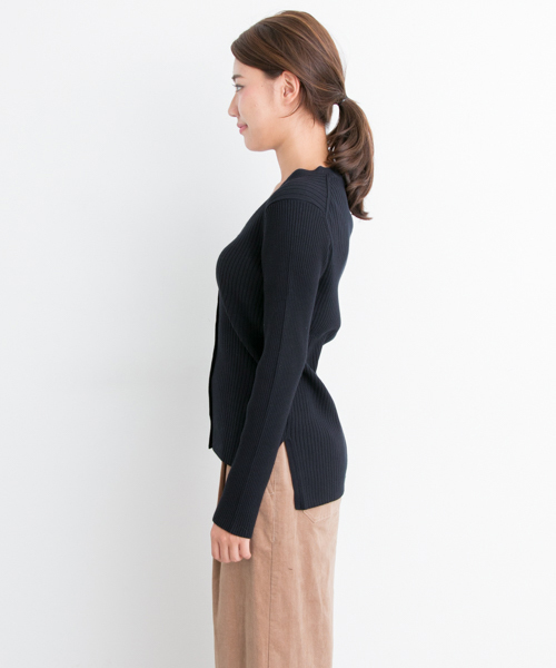 URBAN RESEARCH(アーバンリサーチ)の「UR リブVネックカーディガン(カーディガン/ボレロ・レディース・レッド/ネイビー/アイボリー・FREE)」の13枚目の写真