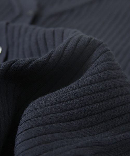 URBAN RESEARCH(アーバンリサーチ)の「UR リブVネックカーディガン(カーディガン/ボレロ・レディース・レッド/ネイビー/アイボリー・FREE)」の9枚目の写真