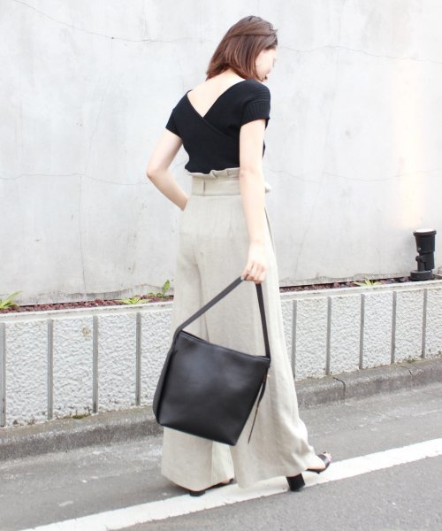 VIOLAd'ORO（ヴィオラドーロ）の「【VIOLA d'ORO】サイドベルト2WAY◆（トートバッグ・レディース・アイボリー/ブラック・FREE）」の4枚目の写真