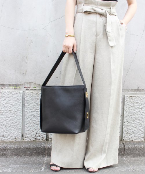 VIOLAd'ORO（ヴィオラドーロ）の「【VIOLA d'ORO】サイドベルト2WAY◆（トートバッグ・レディース・アイボリー/ブラック・FREE）」の5枚目の写真