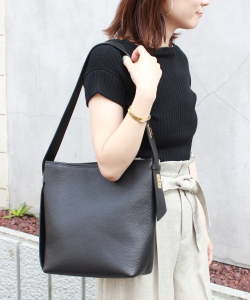 VIOLAd'ORO（ヴィオラドーロ）の「【VIOLA d'ORO】サイドベルト2WAY◆（トートバッグ・レディース・アイボリー/ブラック・FREE）」の6枚目の写真