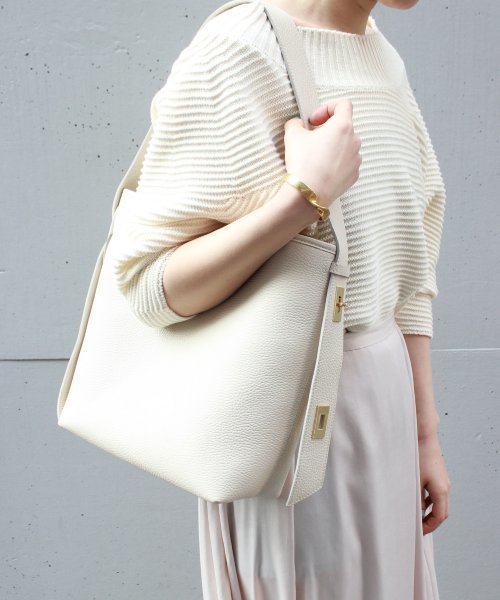 VIOLAd'ORO（ヴィオラドーロ）の「【VIOLA d'ORO】サイドベルト2WAY◆（トートバッグ・レディース・アイボリー/ブラック・FREE）」の10枚目の写真