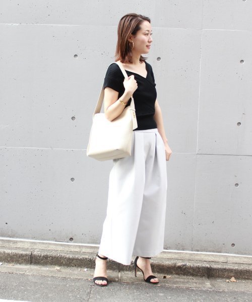 VIOLAd'ORO（ヴィオラドーロ）の「【VIOLA d'ORO】サイドベルト2WAY◆（トートバッグ・レディース・アイボリー/ブラック・FREE）」の11枚目の写真