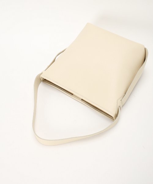 VIOLAd'ORO（ヴィオラドーロ）の「【VIOLA d'ORO】サイドベルト2WAY◆（トートバッグ・レディース・アイボリー/ブラック・FREE）」の16枚目の写真