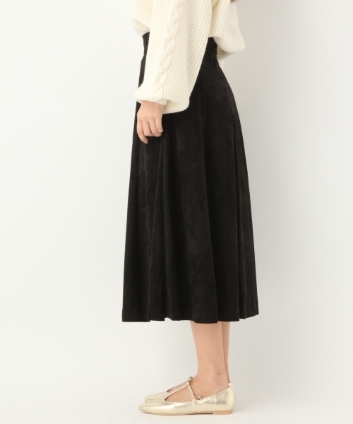 A part by（アパートバイ）の「Fスエードキリカエミディスカート　774361 （スカート・レディース・アイボリー/ブラック/グリーン/マスタード/オレンジ/ライトパープル/ダークブラウン/ネイビー/ブラウン・LARGE/MEDIUM）」の16枚目の写真