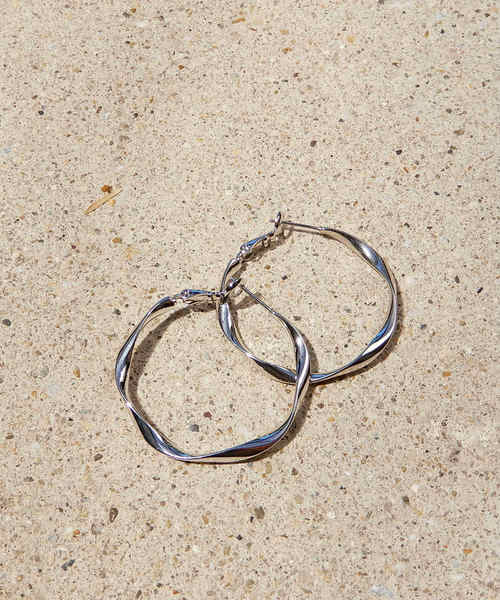 minia（ミニア）の「ねじりフープのピアス/イヤリング ＜選べるサイズ＞ [minia] ≪2019AW新作≫（ピアス（両耳用）・レディース・B/A/C/D/E/F/G/H・FREE）」の5枚目の写真