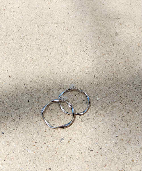 minia（ミニア）の「ねじりフープのピアス/イヤリング ＜選べるサイズ＞ [minia] ≪2019AW新作≫（ピアス（両耳用）・レディース・B/A/C/D/E/F/G/H・FREE）」の19枚目の写真