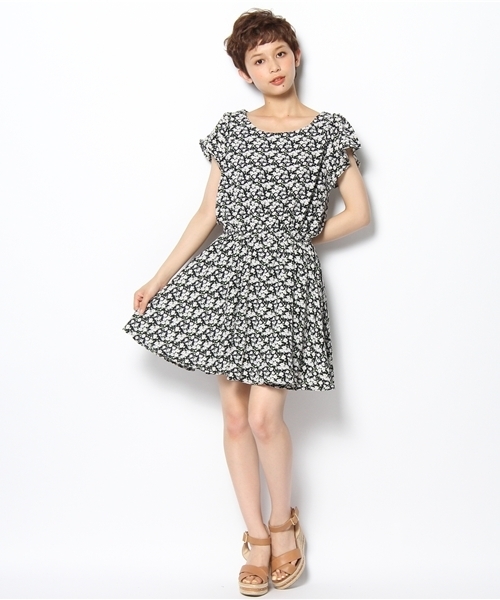 MAJESTIC LEGON（マジェスティックレゴン）の「マーガレット柄OP（ワンピース・レディース・ネイビー/ラベンダー/イエロー/ライトグリーン・FREE）」の8枚目の写真