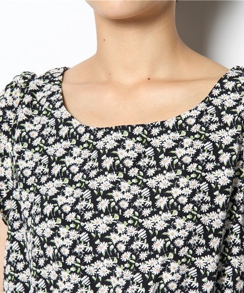 MAJESTIC LEGON（マジェスティックレゴン）の「マーガレット柄OP（ワンピース・レディース・ネイビー/ラベンダー/イエロー/ライトグリーン・FREE）」の9枚目の写真