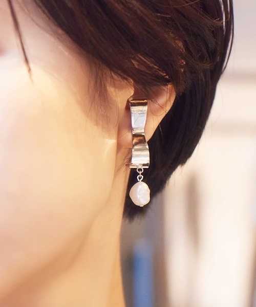 LAPUIS(ラピュイ)の「Baroque Parl Pierce(ピアス(両耳用)・レディース・シルバー/ゴールド・FREE)」の1枚目の写真