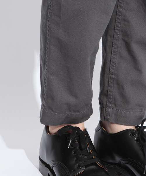 BEAMS BOY（ビームスボーイ）の「BEAMS BOY / アーミーチノ  9分丈（チノパンツ・レディース・チャコールグレー/カーキ/オリーブ/ダークブルー/ネイビー・0/1/2）」の7枚目の写真