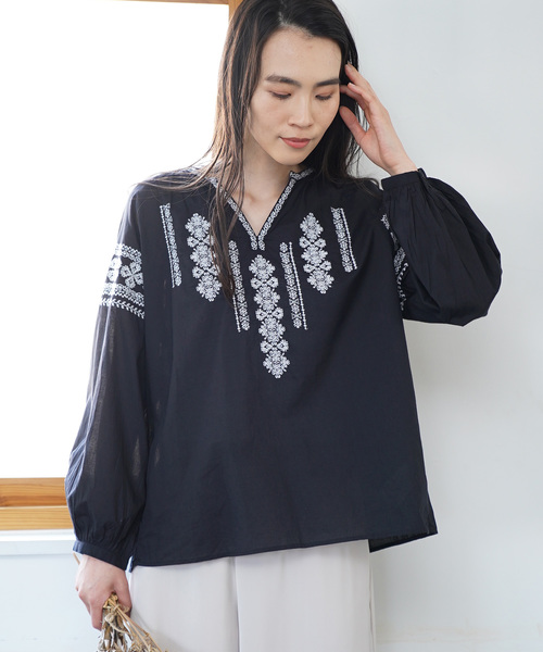 AMERICAN HOLIC(アメリカンホリック)の「刺繍ラグランブラウス(シャツ/ブラウス・レディース・ホワイト/ブラック/オフホワイト・FREE)」の1枚目の写真