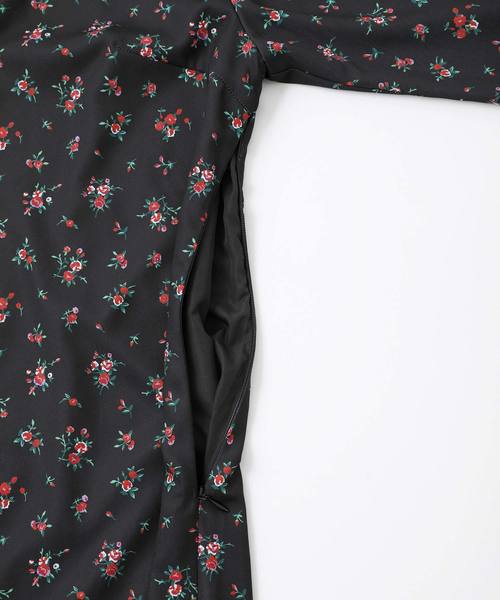 X-girl(エックスガール)の「FLORAL MINI DRESS(ワンピース・レディース・ブラック/オリーブ/ブルー・1/2)」の5枚目の写真