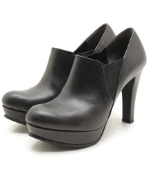 STRAWBERRY-FIELDS�i�X�g���x���[�t�B�[���Y�j�̌Ò��u�u�[�e�B�i�u�[�e�B�j�v