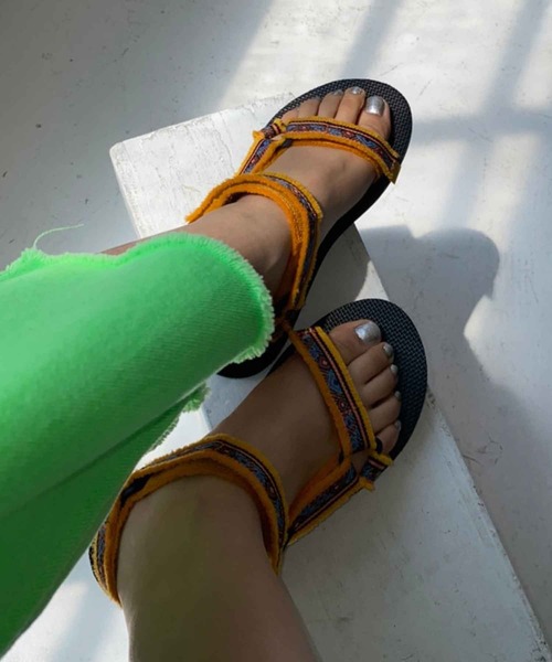 Teva（テバ）の「TEVA ORIGINAL UNIVERSAL MARESSA (BLACK)（サンダル・レディース・ブラック・23.0cm/24.0cm/25.0cm/22.0cm）」の5枚目の写真