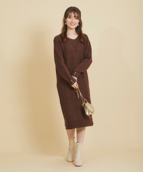 tocco closet（トッコ　クローゼット）の「袖口パール付き後ろベロアリボン装飾ケーブル編みニットワンピース（ワンピース・レディース・ブラウン/ラベンダー/グレイッシュベージュ・M）」の13枚目の写真