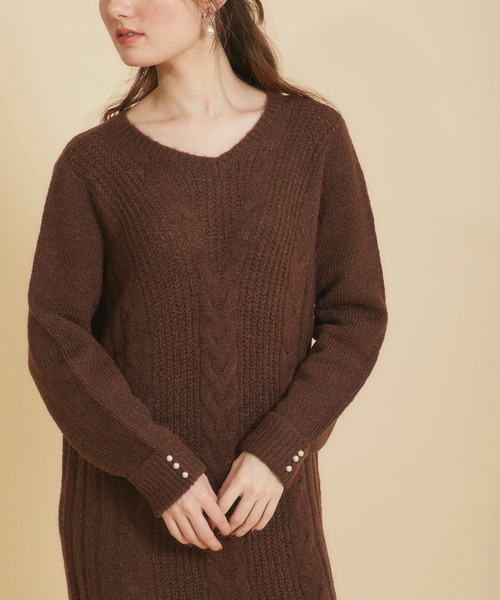 tocco closet（トッコ　クローゼット）の「袖口パール付き後ろベロアリボン装飾ケーブル編みニットワンピース（ワンピース・レディース・ブラウン/ラベンダー/グレイッシュベージュ・M）」の10枚目の写真
