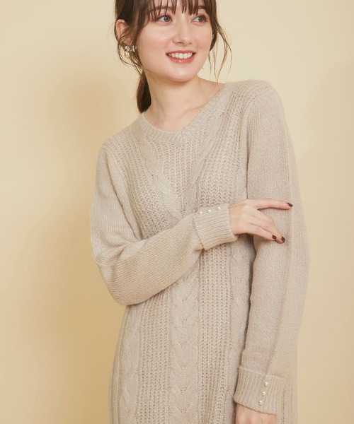 tocco closet（トッコ　クローゼット）の「袖口パール付き後ろベロアリボン装飾ケーブル編みニットワンピース（ワンピース・レディース・ブラウン/ラベンダー/グレイッシュベージュ・M）」の7枚目の写真