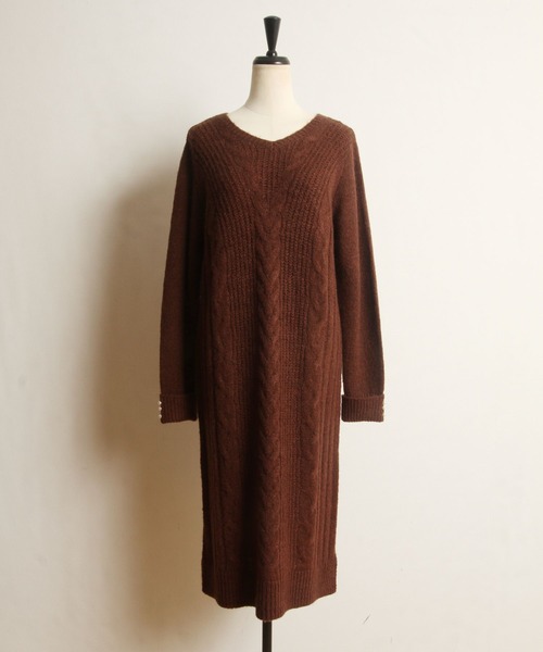 tocco closet（トッコ　クローゼット）の「袖口パール付き後ろベロアリボン装飾ケーブル編みニットワンピース（ワンピース・レディース・ブラウン/ラベンダー/グレイッシュベージュ・M）」の5枚目の写真